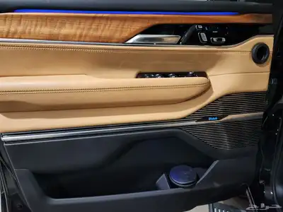 جيب جراند واجونير اصفار 2023 Grand Wagoneer Series III 12