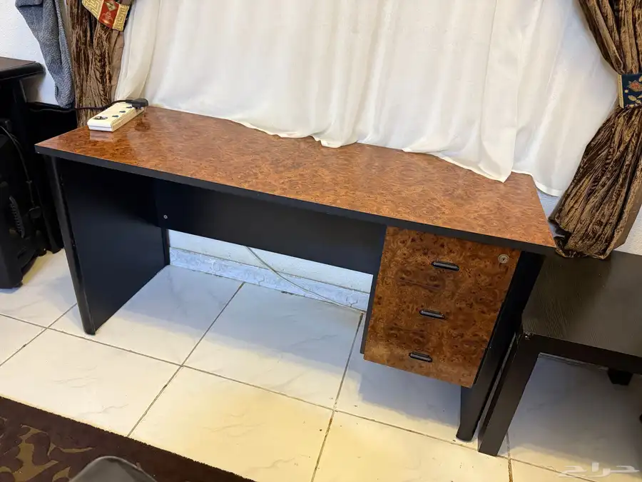 مكتب استخدام نظيف بحاله ممتازه 3