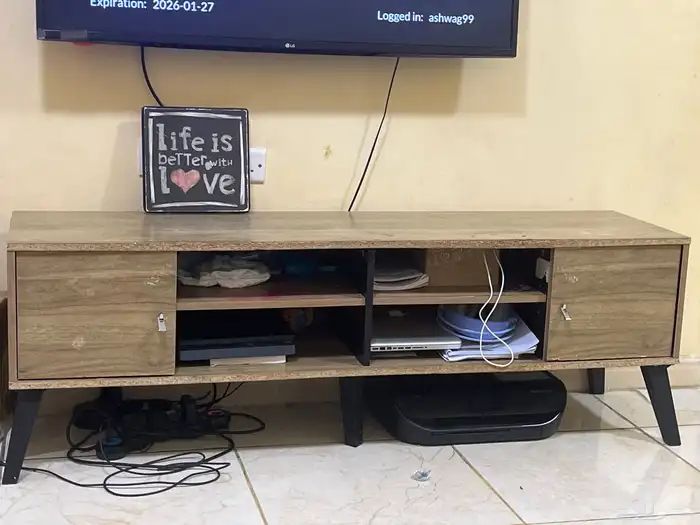 كنب حرف ال مع طاولة تلفزيون مجانا 1