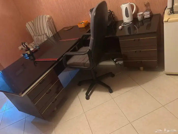 اثاث للبيع من أسرة مكاتب كنبات 14