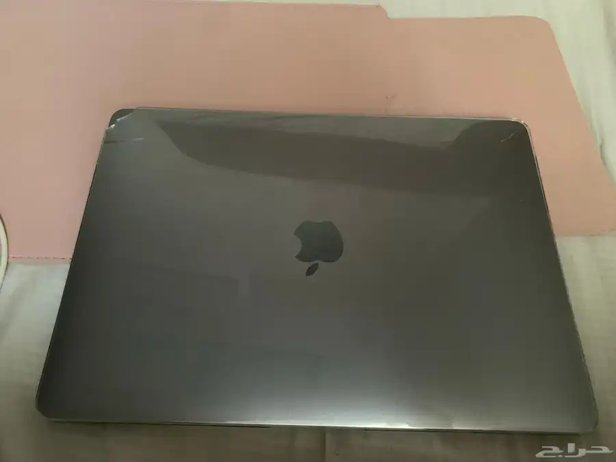 جهاز MacBook Air موديل 2020 بمعالج Apple 0