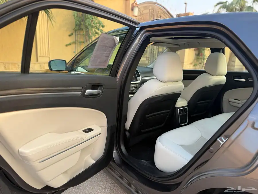 كرايزلر C300 موديل 2022 سعودي ممشى قليل قمة النظافة 17