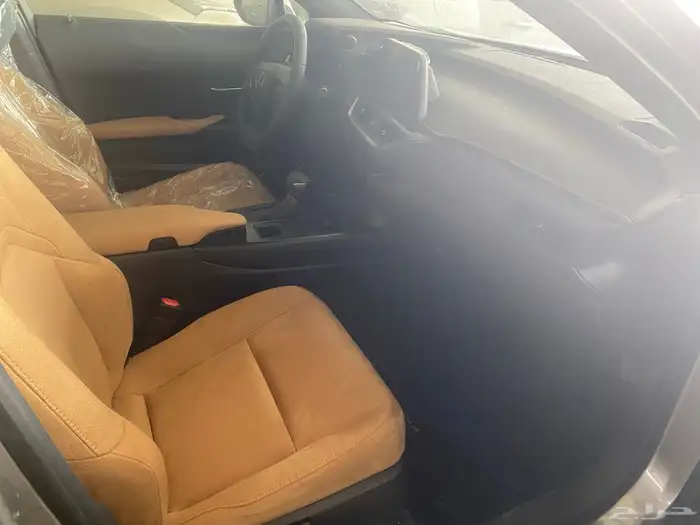 لكزس UX200 استندر خليجي 2023 12