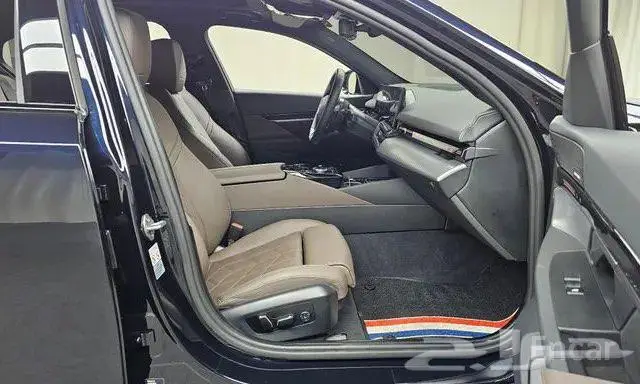 بي ام دبليو 520i موديل 2024 13