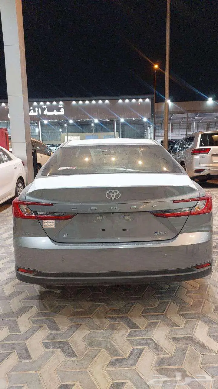 كامري هايبرد E سعودي 2025 رمادي 10