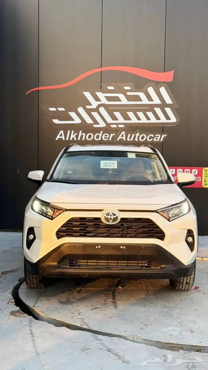 تويوتا رافور نص فل 2025 لدى شركة عبدالمجيد الخضر 1