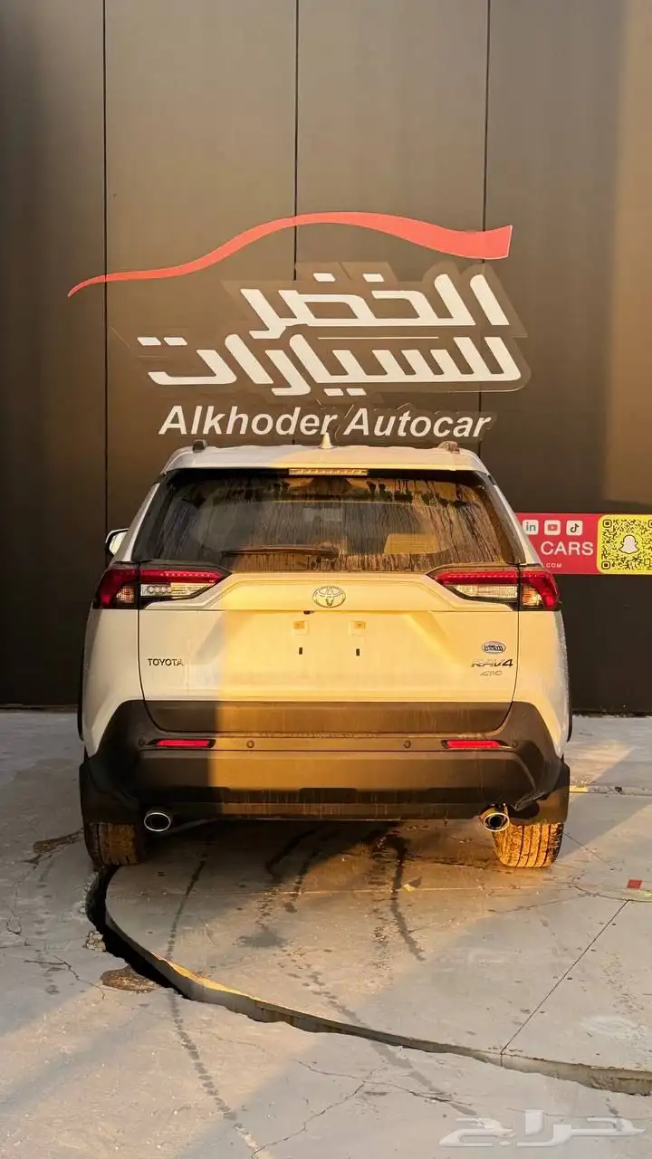 تويوتا رافور نص فل 2025 لدى شركة عبدالمجيد الخضر 3