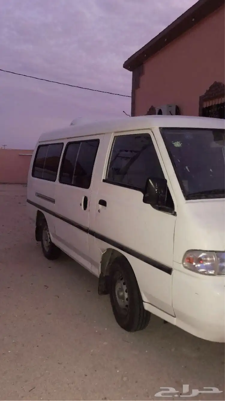 باص هونداي H1 4