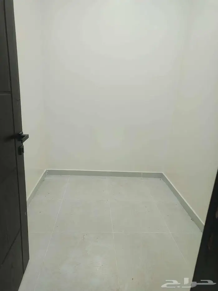 للإيجار دور أول (جديد) بحي الجنادريه 2