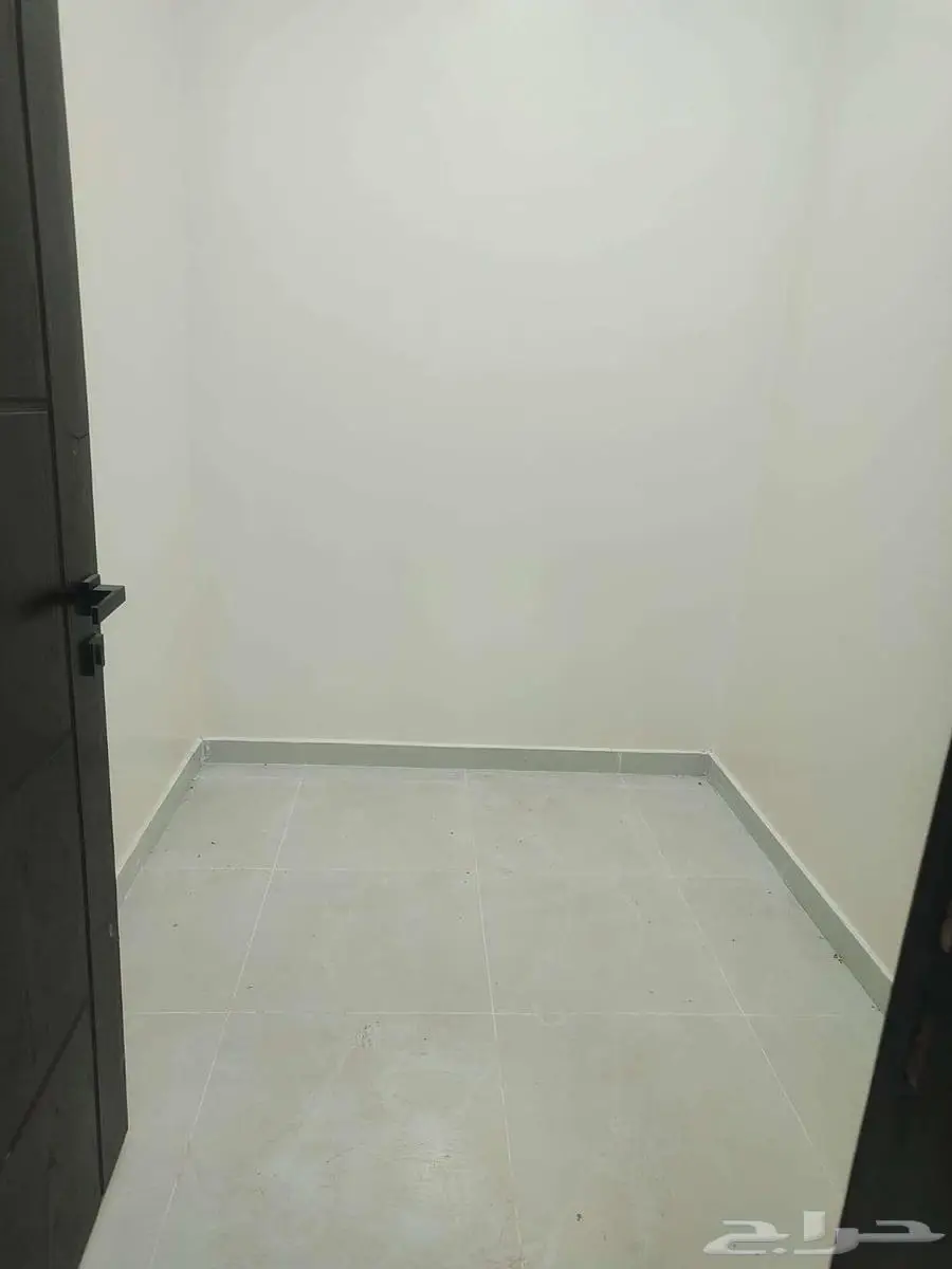 للإيجار دور أول (جديد) بحي الجنادريه 2