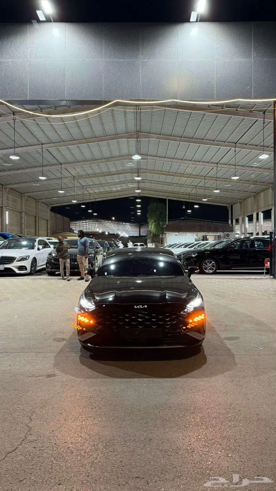 كيا 8 2022 عداد 104000 اسود نص فل 2