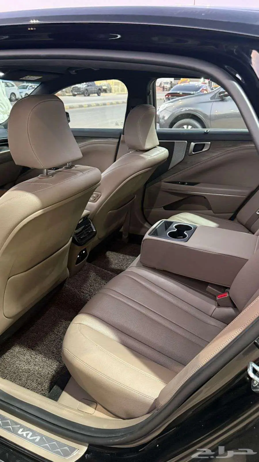 كيا 8 2022 عداد 104000 اسود نص فل 7