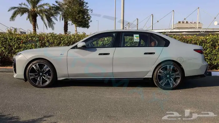2024 BMW 760i XDRIVE LUXURY 4.4L V8 GCC 37