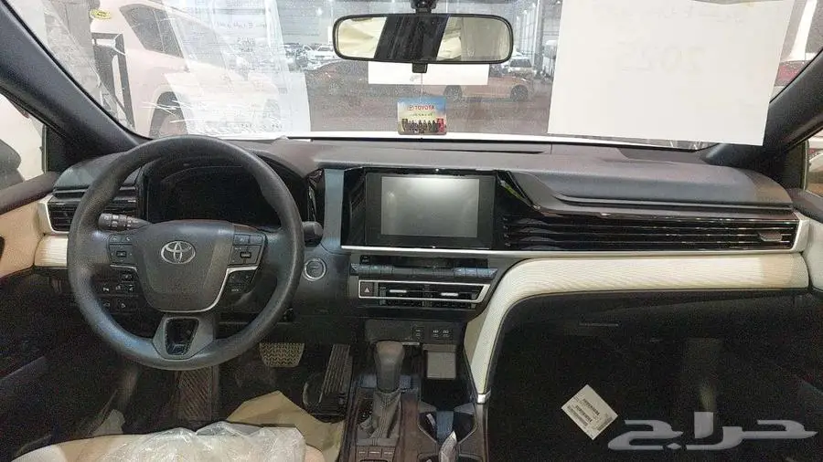 كامري هايبرد E سعودي 2025 رمادي 4