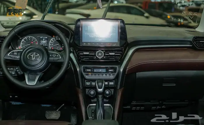تويوتا اوربان كروزر GLX 2025 14