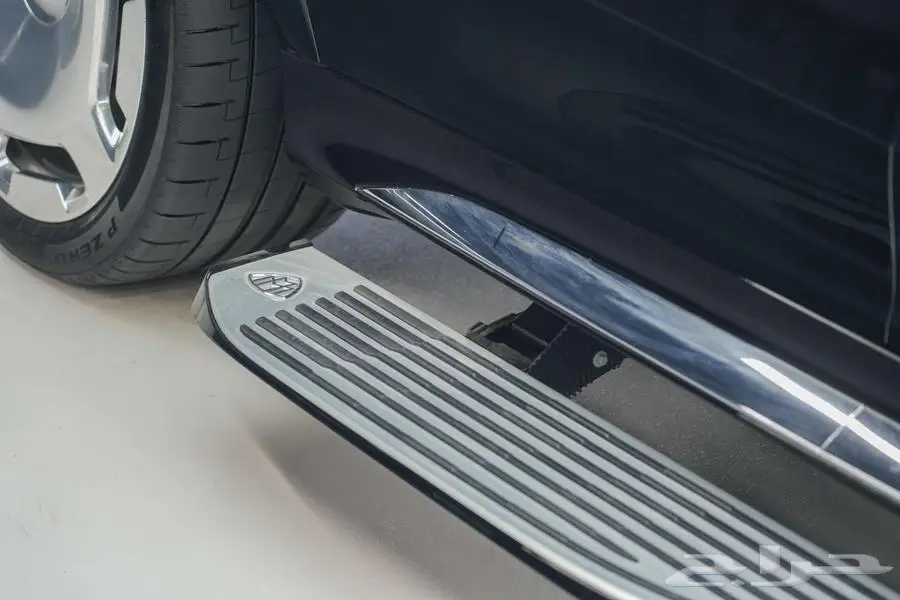 مرسيدس مايباخ GLS 600 موديل 2025 أصفار خليجي أخضر ذهبي 19