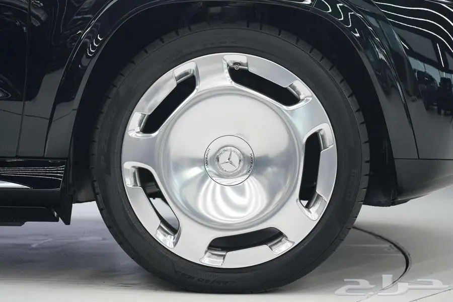 مرسيدس مايباخ GLS 600 موديل 2025 أصفار خليجي أخضر ذهبي 18
