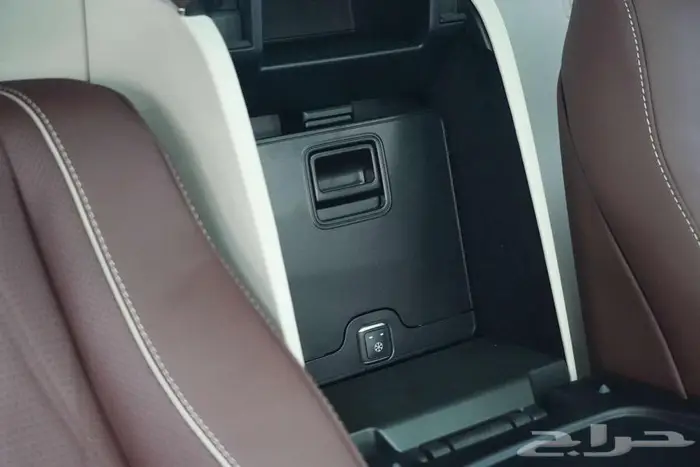 مرسيدس مايباخ GLS 600 موديل 2025 أصفار خليجي أخضر ذهبي 14