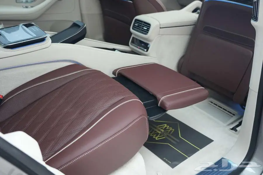 مرسيدس مايباخ GLS 600 موديل 2025 أصفار خليجي أخضر ذهبي 12