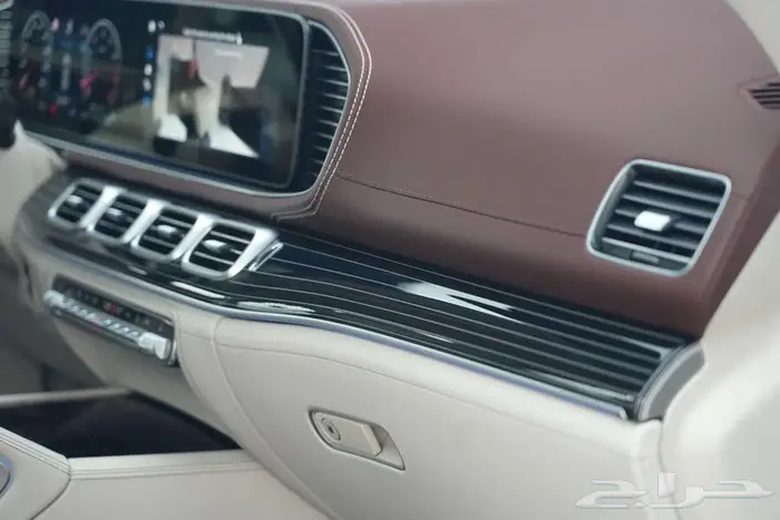 مرسيدس مايباخ GLS 600 موديل 2025 أصفار خليجي أخضر ذهبي 9