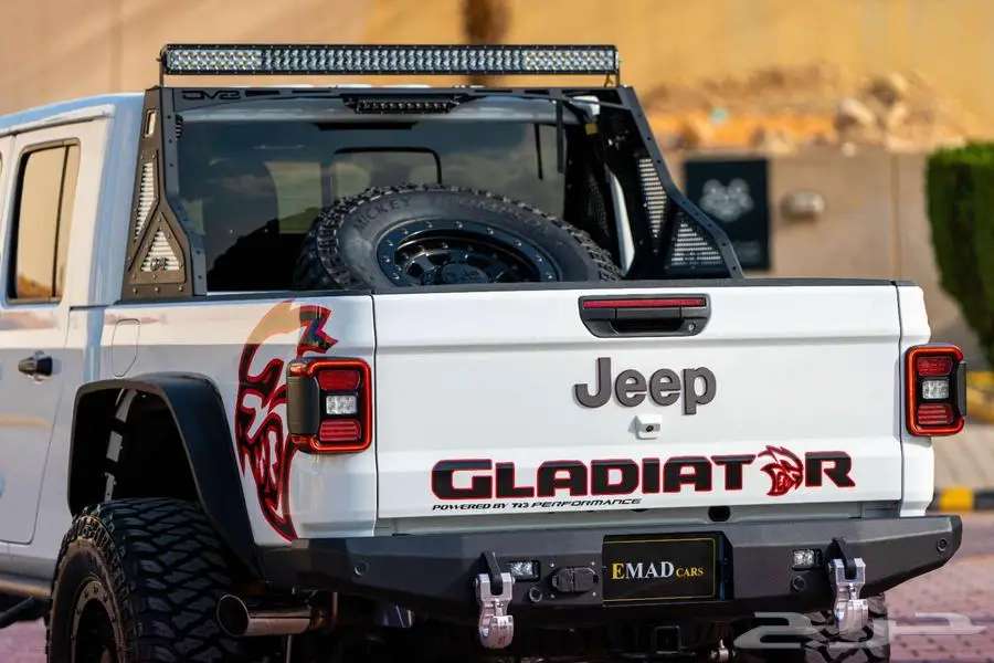 جيب جلاديتور V8 2020 ابيض امريكي ممشي قليل 4