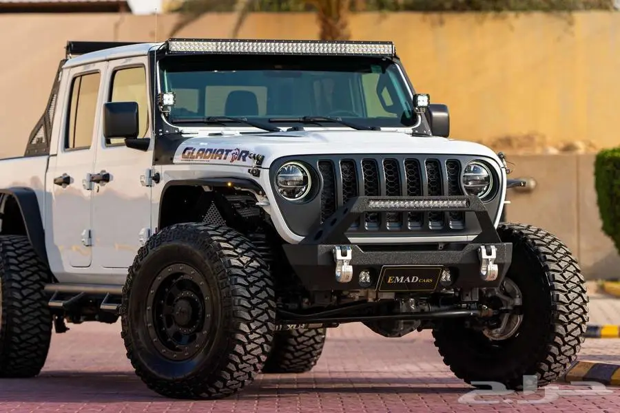 جيب جلاديتور V8 2020 ابيض امريكي ممشي قليل 1