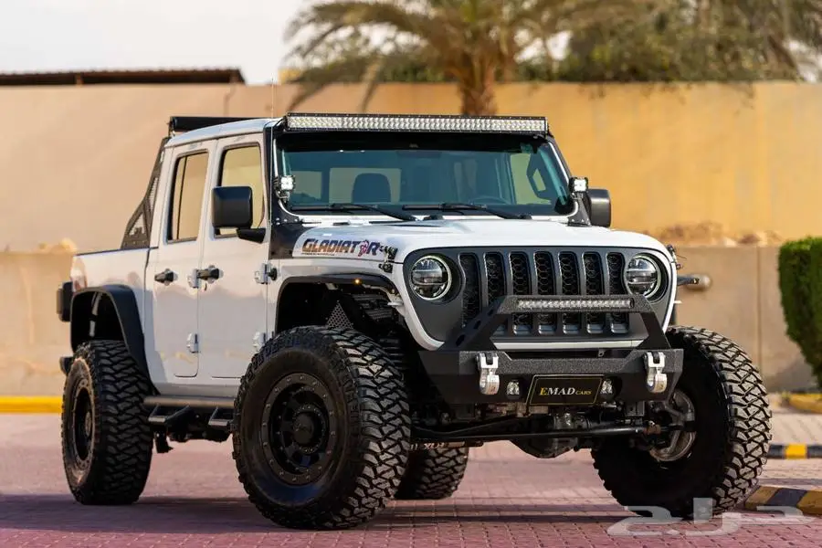 جيب جلاديتور V8 2020 ابيض امريكي ممشي قليل 0