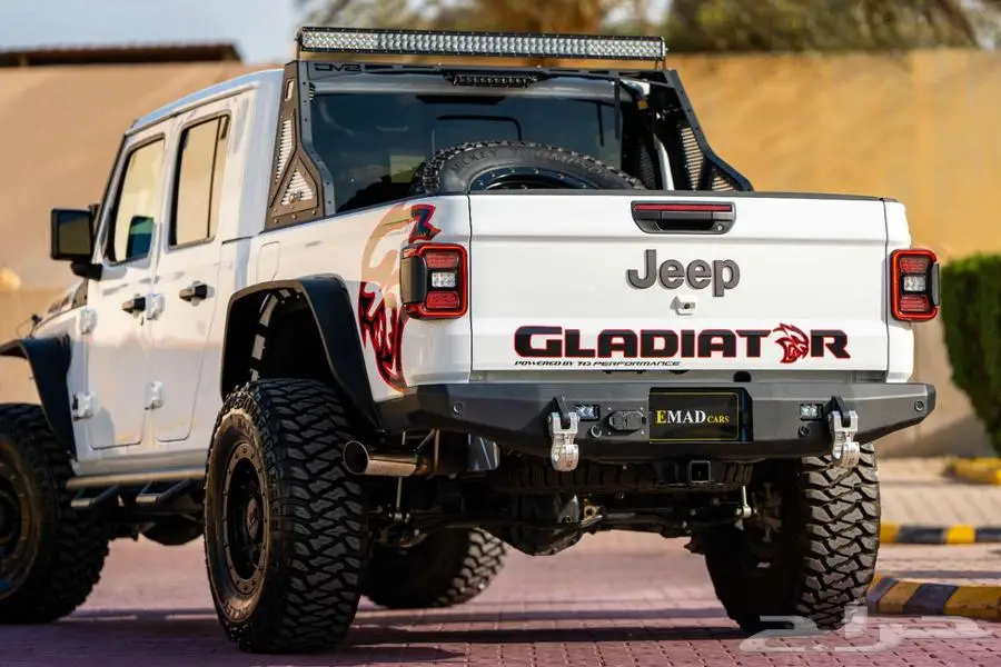 جيب جلاديتور V8 2020 ابيض امريكي ممشي قليل 3