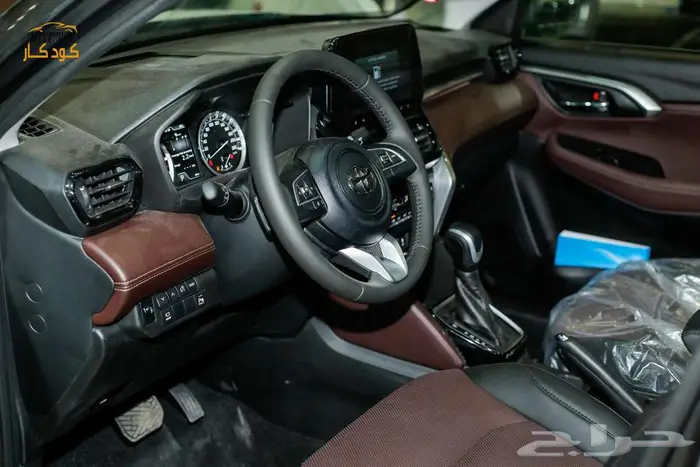 تويوتا اوربان كروزر GLX 2025 23