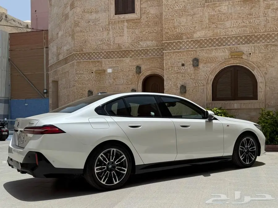 BMW 520 عداد 11 الف موديل 2024 kit M 6