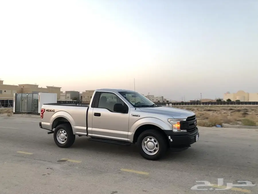فورد F150 غماره 2018 دبل 6سلندر ممشي قليل مخزنه 33 ألف 32