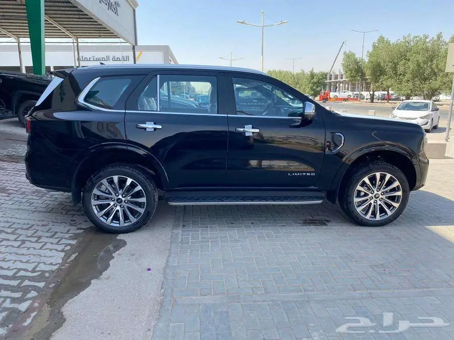 فورد ايفرست ليمتيد اسود موديل 2025 كاش و تقسيط 4
