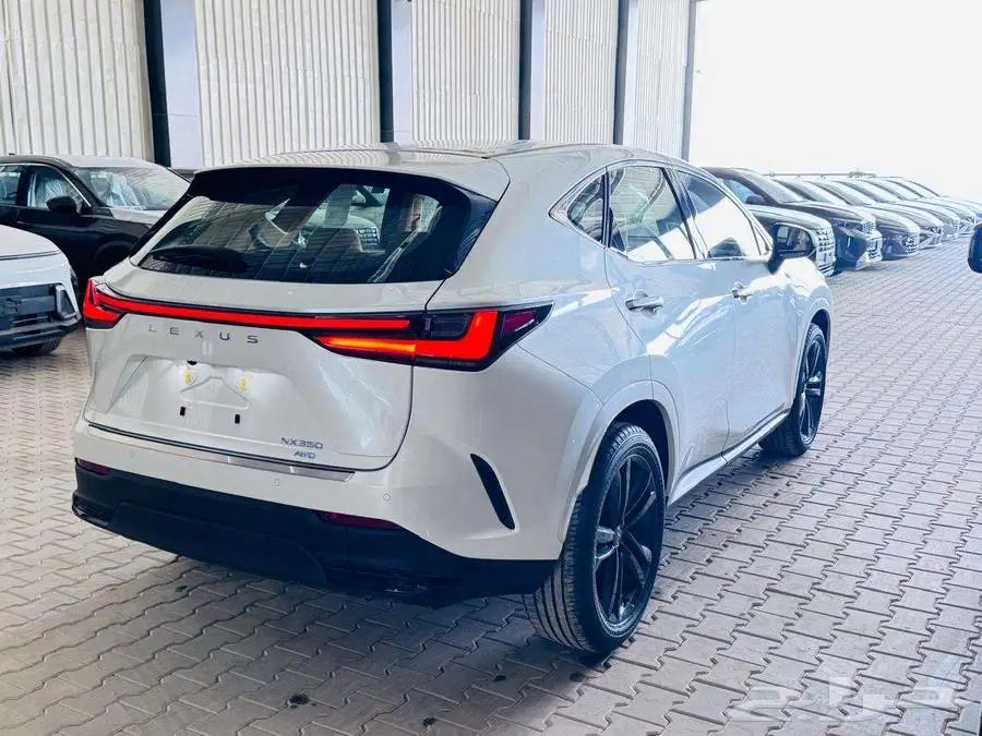 ليكزس NX 350 AA موديل 2025 ب 207000 ريال 4