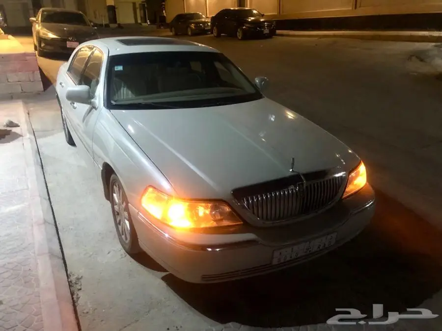 للبيع تاون كار امريكي 2006 4
