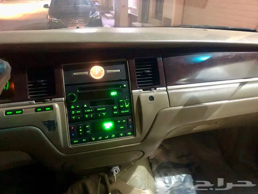 للبيع تاون كار امريكي 2006 7