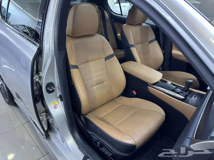 لكزس GS350 اف سبورت 2016 خليجي بحالة الوكالة مالك اول 28