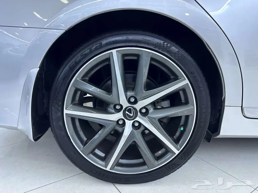 لكزس GS350 اف سبورت 2016 خليجي بحالة الوكالة مالك اول 23