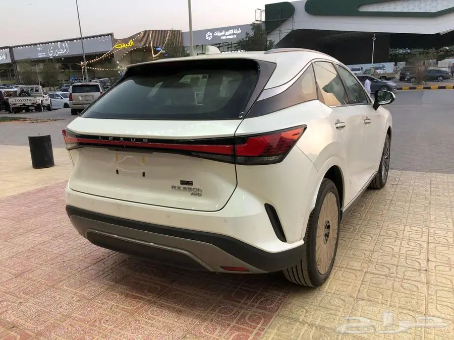 لكزس RX350BH 2024 سعودي اسود - ابيض. 24