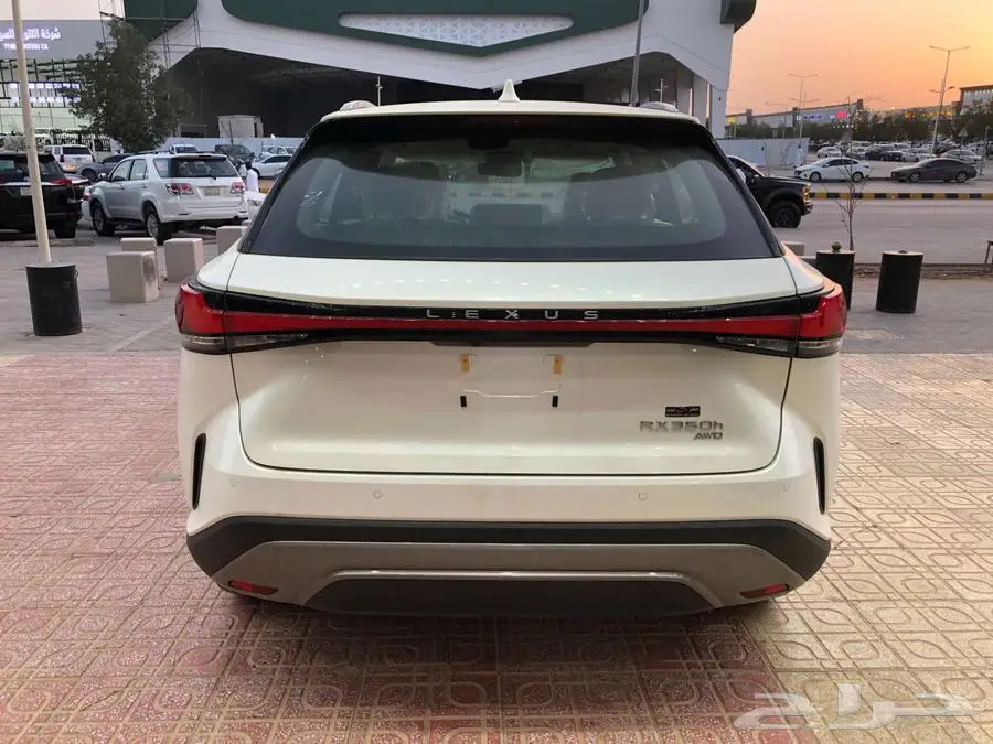 لكزس RX350BH 2024 سعودي اسود - ابيض. 26