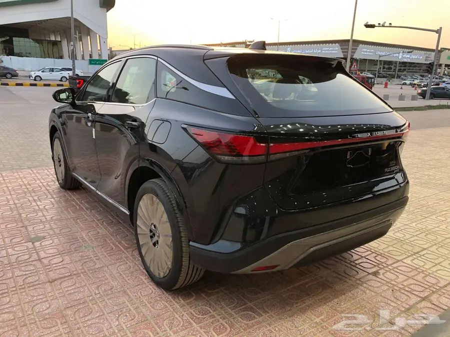 لكزس RX350BH 2024 سعودي اسود - ابيض. 12