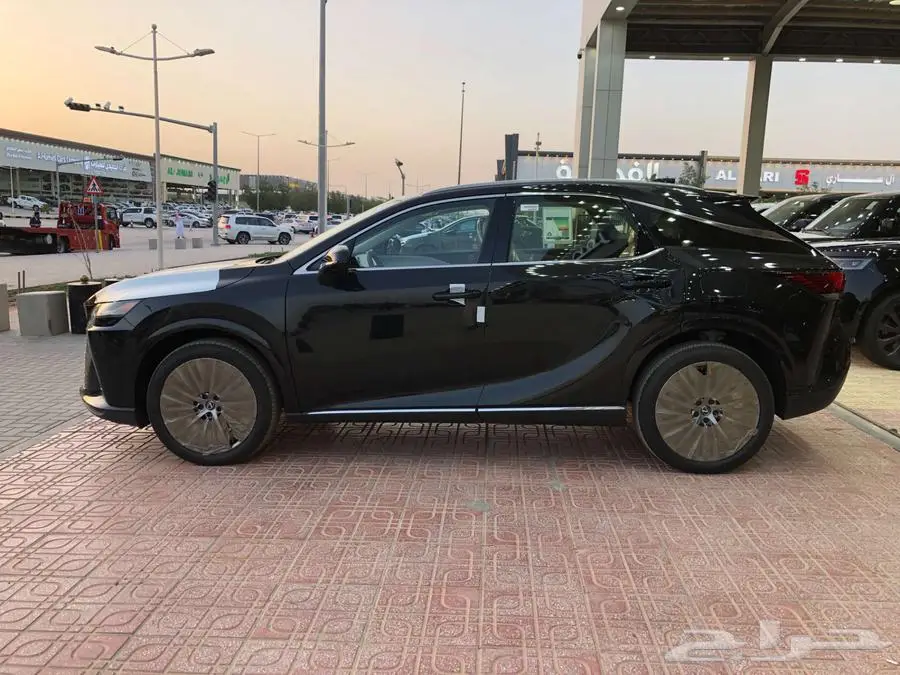 لكزس RX350BH 2024 سعودي اسود - ابيض. 3