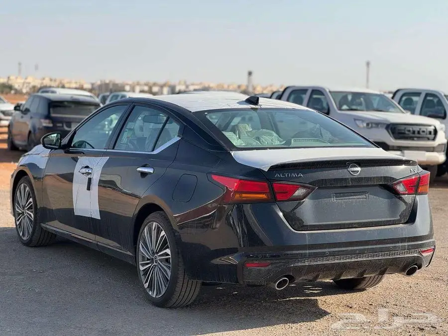نيسان التيما SV نص فل موديل 2025 13