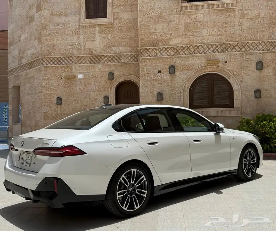 BMW 520 عداد 11 الف موديل 2024 kit M 8