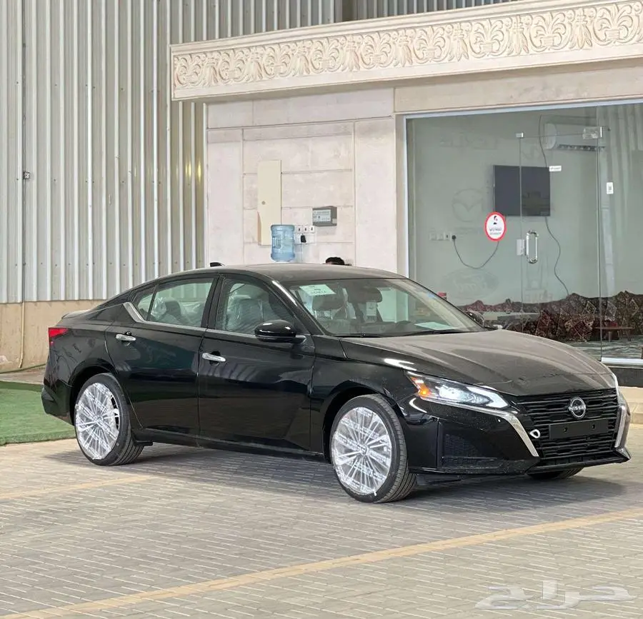 نيسان التيما نص فل SV 2025 اسود عرض خاص 2