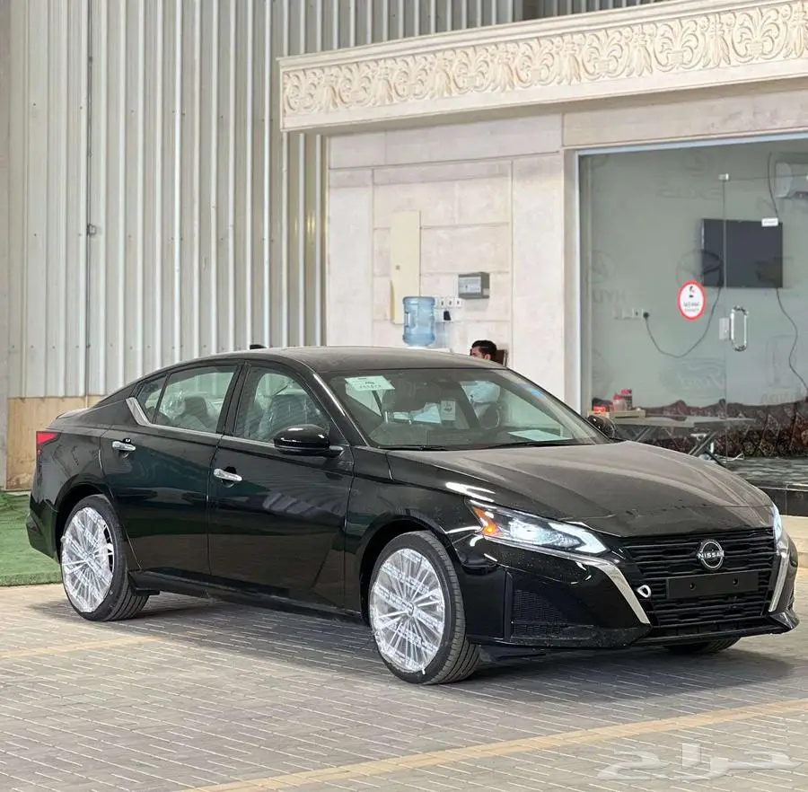 نيسان التيما نص فل SV 2025 اسود عرض خاص 4