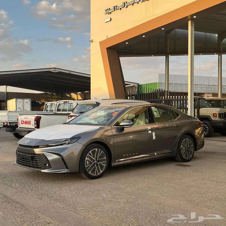 تويوتا كامري LE هايبرد 2025 سعودي - كاش و اقساط 0