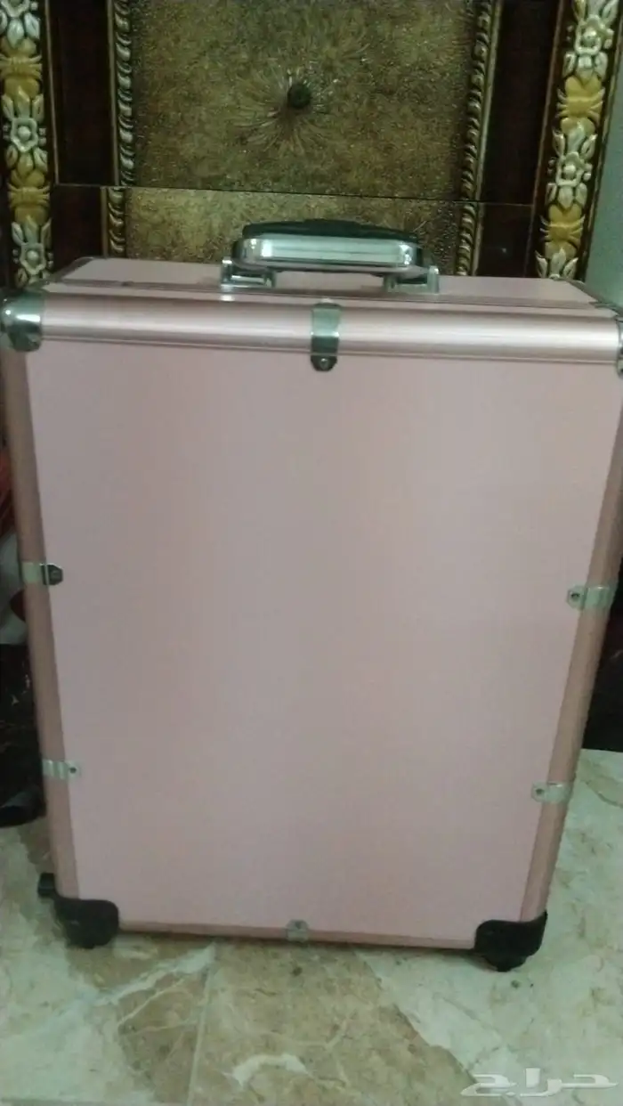 شنطة مكياج و دولاب بوفيه 2