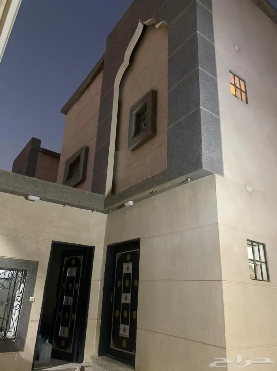 فيلا ثلاث ادوار في حي الرمال للبيع 2