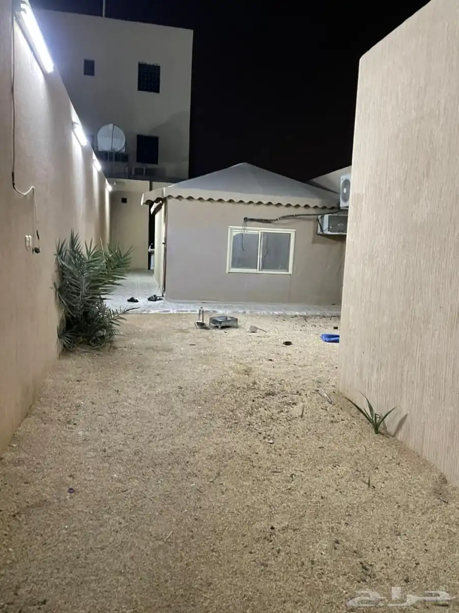 للبيع استراحه بحي الجنادريه 3
