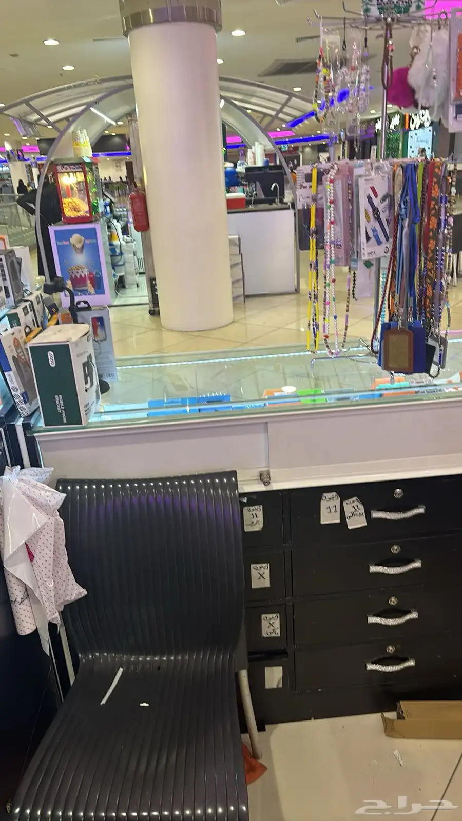 تقبيل كشك في مجمع تجاري الدمام 1